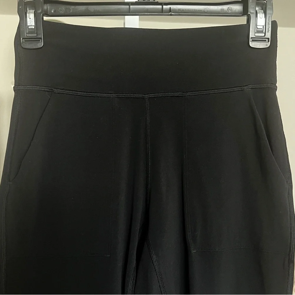 Lululemon Align Jogger Crop SZ 4 BLK Yoga Workout Gym Stretch Lightweight Nulu - Picture 6 of 9